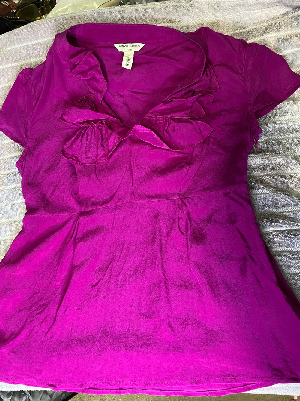 Banana Republic 100% silk Ruffle V-Neck Blouse in Magenta